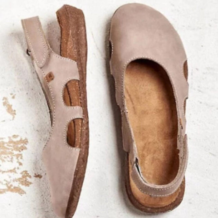 Schlanke und funktionale orthopädische Sandalen