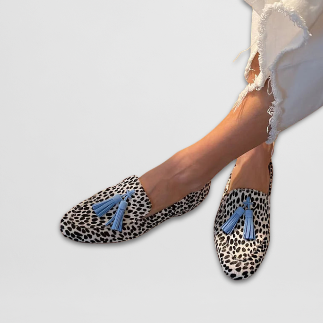 Gepunktete Slip-On-Loafer Damen – Oberfläche mit Polka-Dots und dekorativen Quasten
