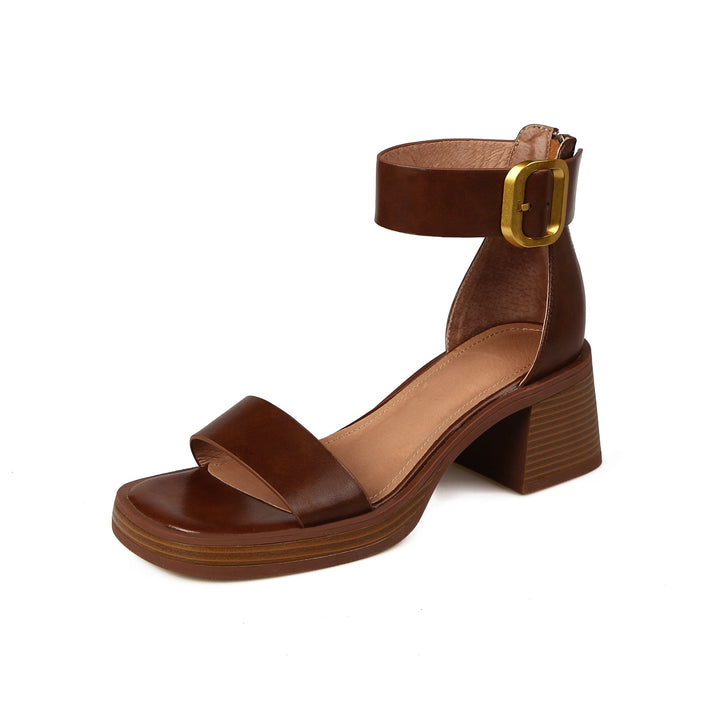 Trendige und stützende orthopädische Sommersandalen