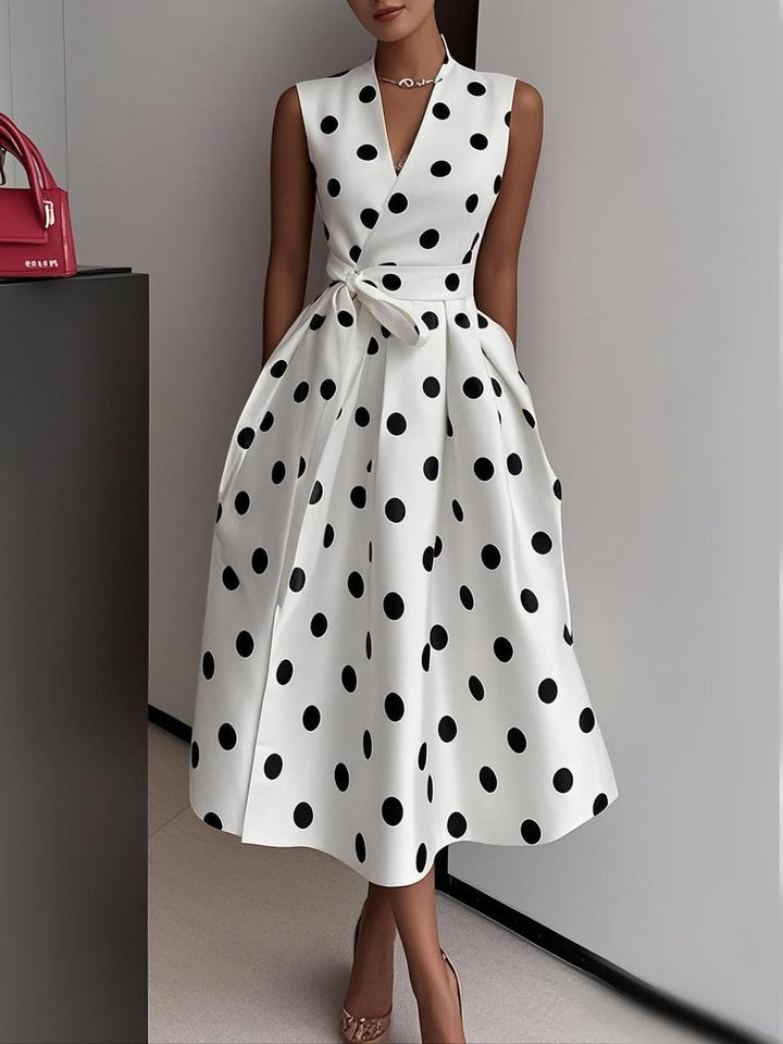 Elegantes Punktekleid für Büro und Freizeit