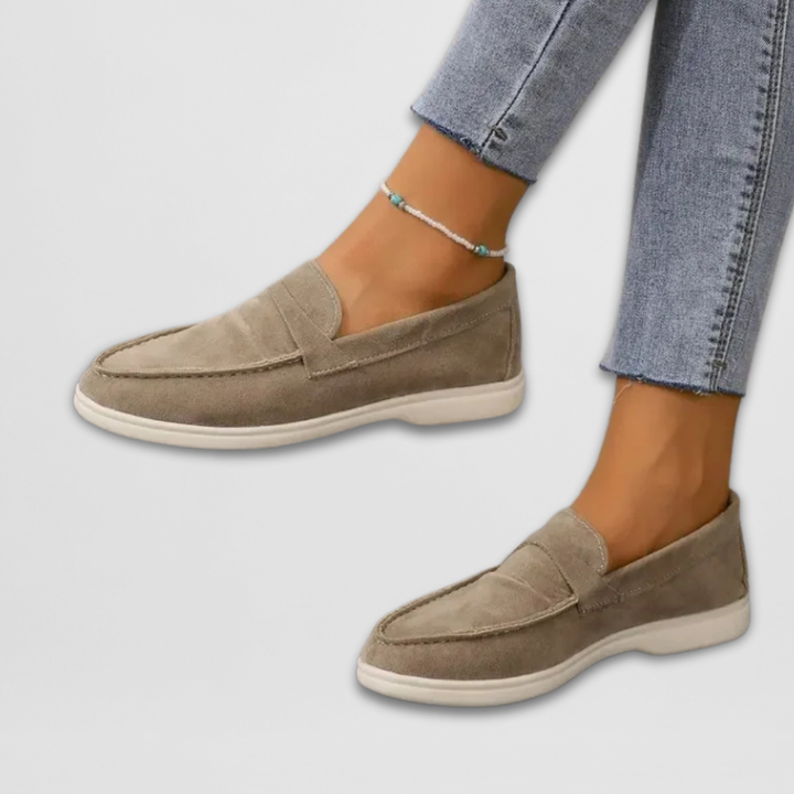 Slip-On-Loafer Damen – Oberfläche in Wildlederoptik mit aufgenähtem Obermaterialeinsatz