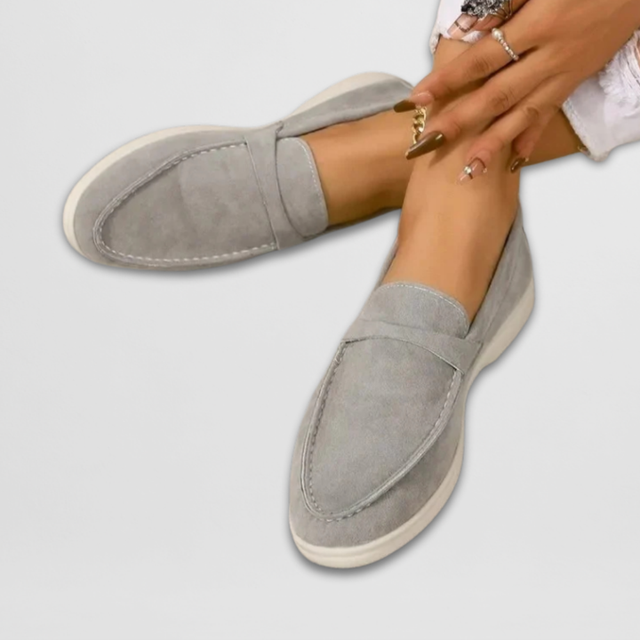 Slip-On-Loafer Damen – Oberfläche in Wildlederoptik mit aufgenähtem Obermaterialeinsatz