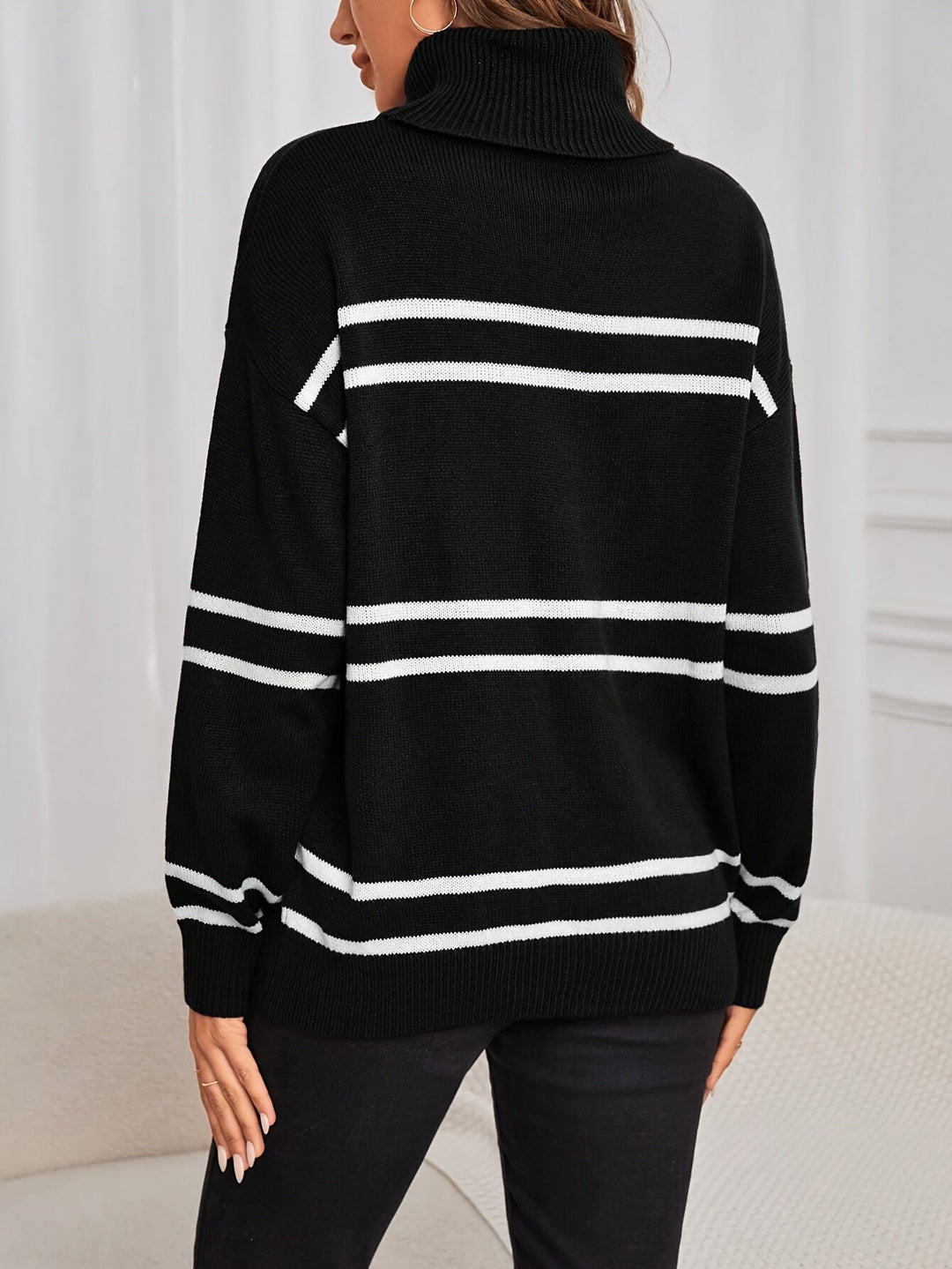 Thea – Gestreifter Rollkragenpullover
