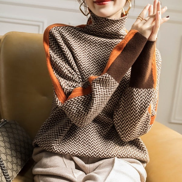 Birgit | Sweater mit hohem Kragen in auffälligen Streifen