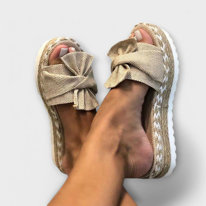 Plateau-Pantoletten Damen Strukturierte Sohle mit Schleifendetail