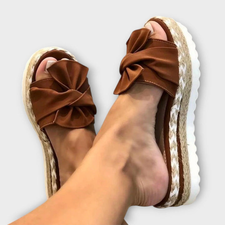 Plateau-Pantoletten Damen Strukturierte Sohle mit Schleifendetail