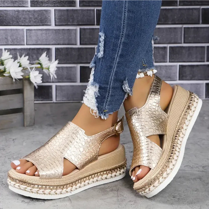 Plateausandalen Damen Geflochtenes Design mit Cut-out-Details