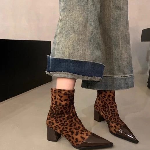 Damenstiefel mit spitzem Absatz