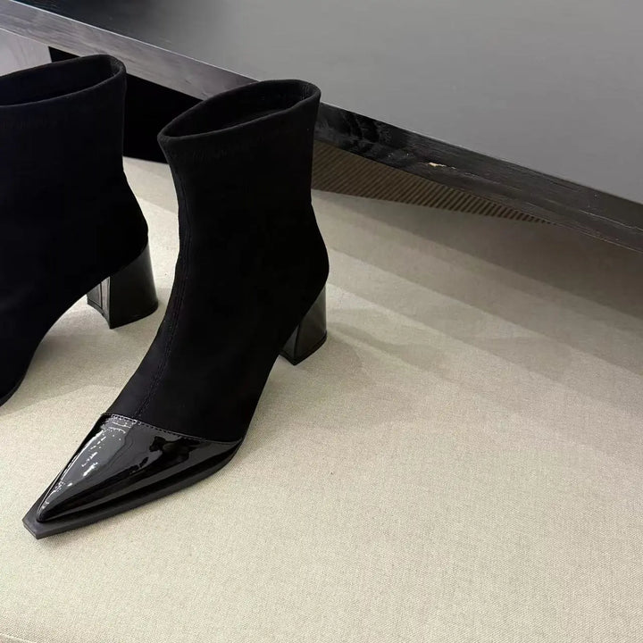 Damenstiefel mit spitzem Absatz