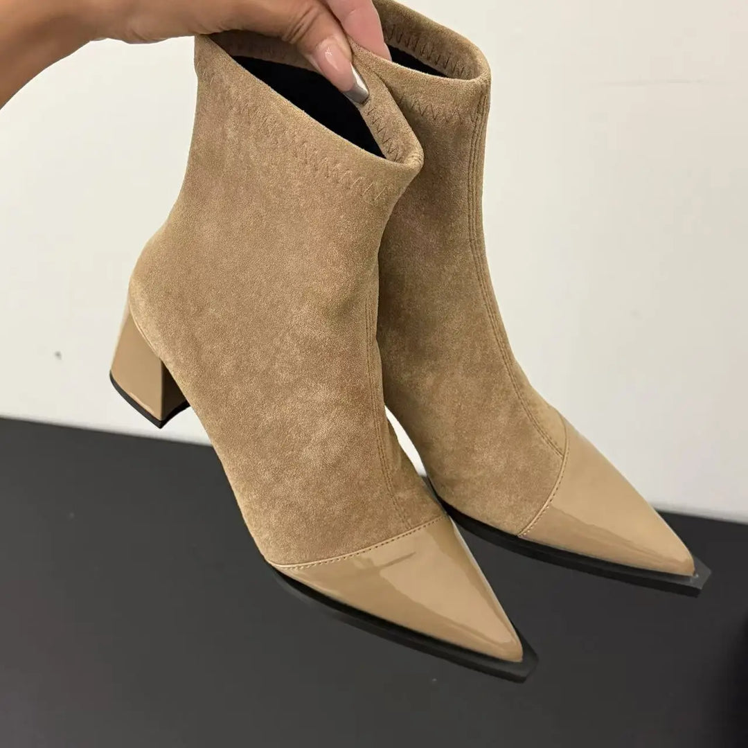 Damenstiefel mit spitzem Absatz