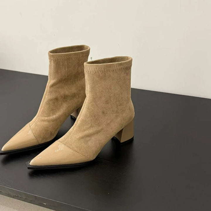 Damenstiefel mit spitzem Absatz