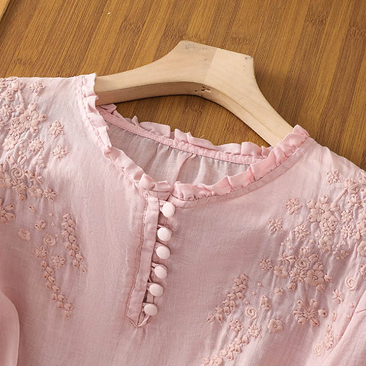 Evelyn – Bestickte Bluse mit Knopfleiste vorne