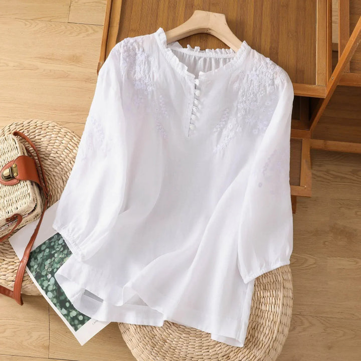 Evelyn – Bestickte Bluse mit Knopfleiste vorne