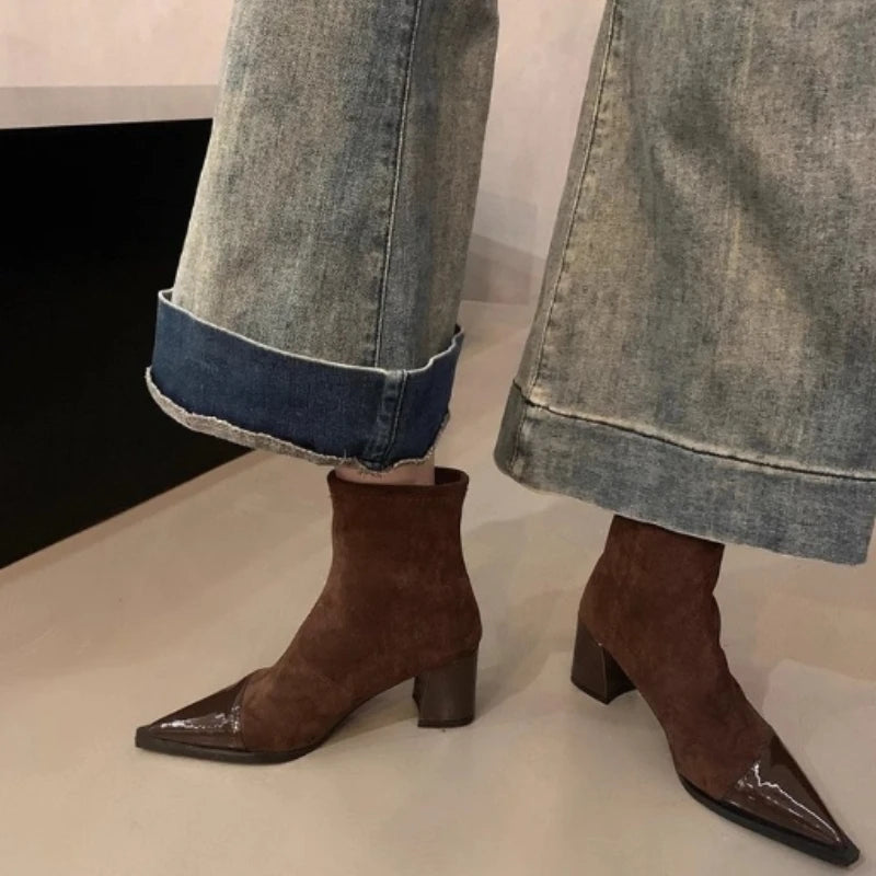 Damenstiefel mit spitzem Absatz
